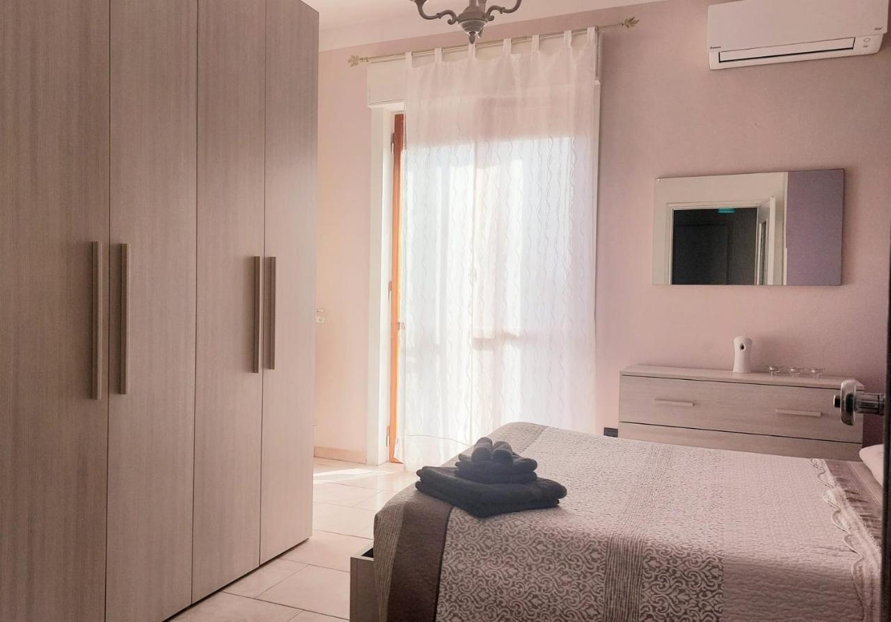 Attico Trilocale Con Solarium A Borghetto Santo Spirito Apartment Luaran gambar